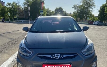 Hyundai Solaris II рестайлинг, 2013 год, 810 000 рублей, 1 фотография