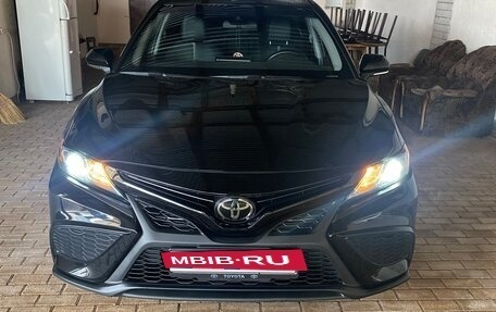 Toyota Camry, 2023 год, 3 350 000 рублей, 2 фотография