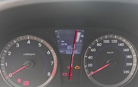 Hyundai Solaris II рестайлинг, 2011 год, 850 000 рублей, 3 фотография