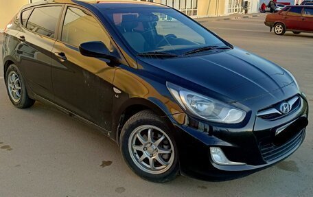 Hyundai Solaris II рестайлинг, 2012 год, 660 000 рублей, 2 фотография