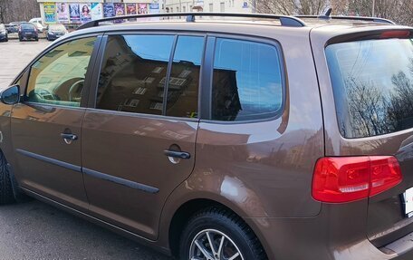 Volkswagen Touran III, 2010 год, 880 000 рублей, 6 фотография