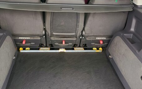 Volkswagen Touran III, 2010 год, 880 000 рублей, 4 фотография