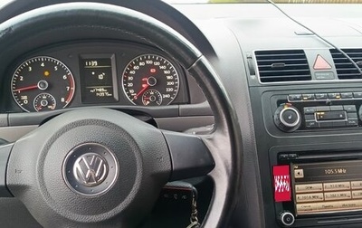 Volkswagen Touran III, 2010 год, 880 000 рублей, 1 фотография