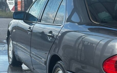 Mercedes-Benz E-Класс, 1996 год, 479 999 рублей, 3 фотография