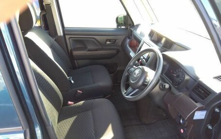Toyota Roomy I, 2018 год, 930 000 рублей, 7 фотография
