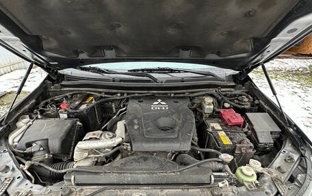 Mitsubishi Pajero Sport III рестайлинг, 2018 год, 2 450 000 рублей, 13 фотография