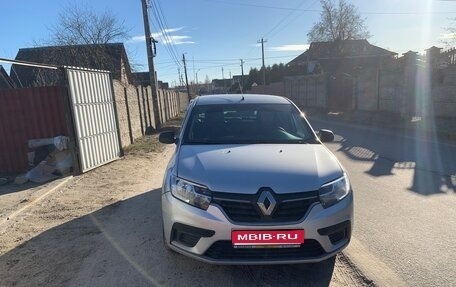 Renault Logan II, 2018 год, 800 000 рублей, 1 фотография