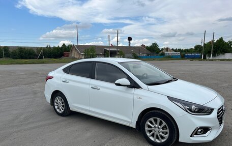 Hyundai Solaris II рестайлинг, 2020 год, 1 860 000 рублей, 2 фотография