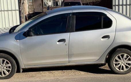Renault Logan II, 2018 год, 800 000 рублей, 4 фотография