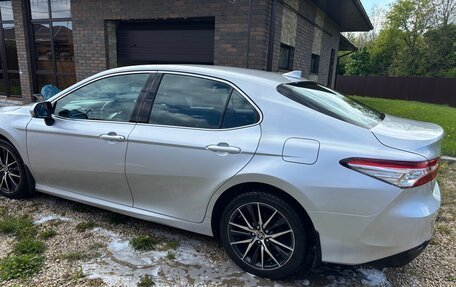 Toyota Camry, 2021 год, 2 700 000 рублей, 4 фотография