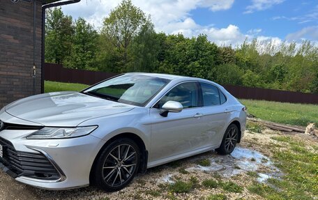 Toyota Camry, 2021 год, 2 700 000 рублей, 3 фотография