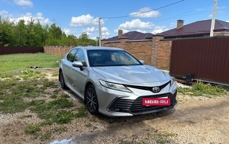 Toyota Camry, 2021 год, 2 700 000 рублей, 2 фотография