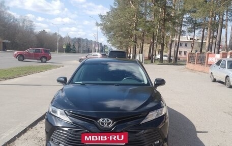 Toyota Camry, 2019 год, 1 800 000 рублей, 4 фотография