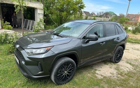 Toyota RAV4, 2019 год, 2 220 000 рублей, 2 фотография