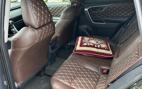 Toyota RAV4, 2019 год, 2 220 000 рублей, 8 фотография