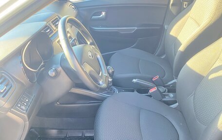 KIA Rio III рестайлинг, 2015 год, 1 100 000 рублей, 26 фотография