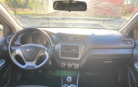 KIA Rio III рестайлинг, 2015 год, 1 100 000 рублей, 32 фотография