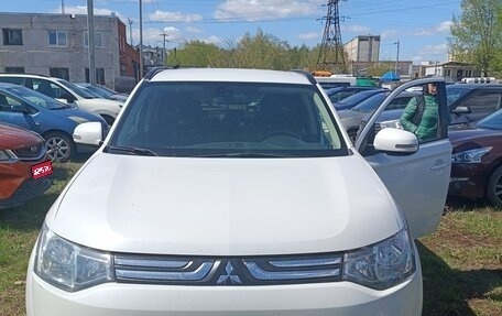 Mitsubishi Outlander III рестайлинг 3, 2013 год, 1 200 000 рублей, 1 фотография