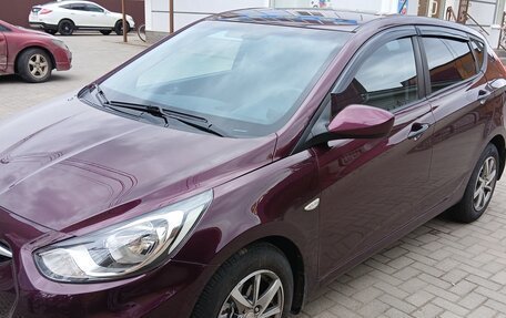 Hyundai Solaris II рестайлинг, 2011 год, 810 000 рублей, 1 фотография