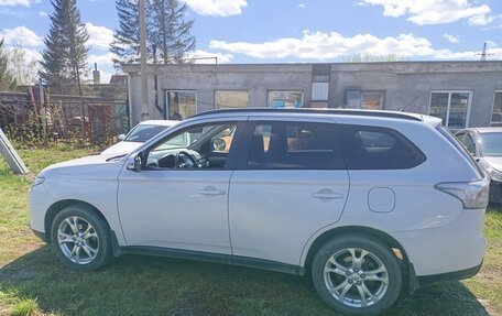 Mitsubishi Outlander III рестайлинг 3, 2013 год, 1 200 000 рублей, 2 фотография
