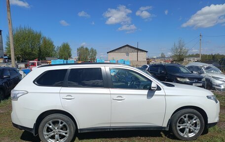 Mitsubishi Outlander III рестайлинг 3, 2013 год, 1 200 000 рублей, 3 фотография