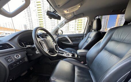 Mitsubishi Pajero Sport III рестайлинг, 2017 год, 3 150 000 рублей, 8 фотография