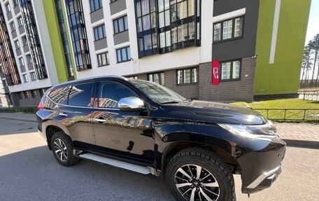 Mitsubishi Pajero Sport III рестайлинг, 2017 год, 3 150 000 рублей, 2 фотография
