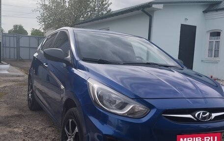 Hyundai Solaris II рестайлинг, 2011 год, 690 000 рублей, 2 фотография