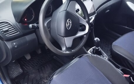 Hyundai Solaris II рестайлинг, 2011 год, 690 000 рублей, 9 фотография