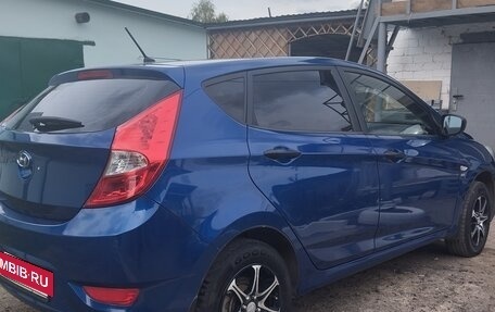 Hyundai Solaris II рестайлинг, 2011 год, 690 000 рублей, 3 фотография