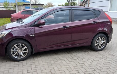 Hyundai Solaris II рестайлинг, 2011 год, 810 000 рублей, 2 фотография
