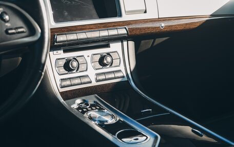Jaguar XF I рестайлинг, 2011 год, 2 100 000 рублей, 23 фотография