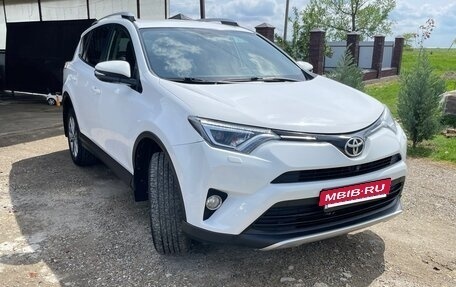 Toyota RAV4, 2015 год, 2 700 000 рублей, 2 фотография