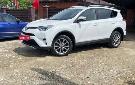 Toyota RAV4, 2015 год, 2 700 000 рублей, 3 фотография