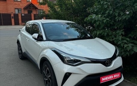Toyota C-HR I рестайлинг, 2020 год, 2 400 000 рублей, 1 фотография