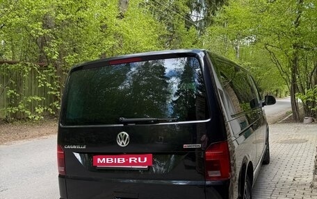 Volkswagen Caravelle T6 рестайлинг, 2021 год, 5 000 000 рублей, 2 фотография
