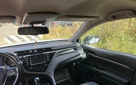 Toyota Camry, 2018 год, 2 350 000 рублей, 15 фотография