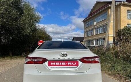 Toyota Camry, 2018 год, 2 350 000 рублей, 8 фотография