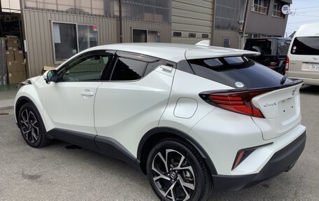 Toyota C-HR I рестайлинг, 2020 год, 2 400 000 рублей, 3 фотография