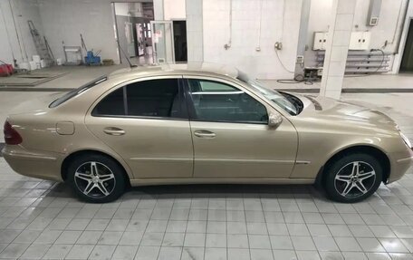 Mercedes-Benz E-Класс, 2003 год, 800 000 рублей, 10 фотография