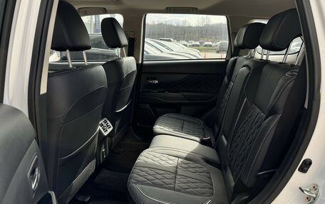 Mitsubishi Outlander III рестайлинг 3, 2022 год, 3 200 000 рублей, 15 фотография