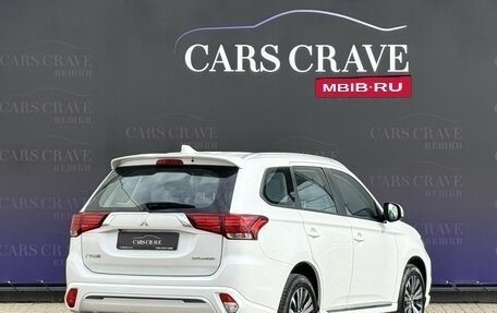 Mitsubishi Outlander III рестайлинг 3, 2022 год, 3 200 000 рублей, 5 фотография