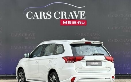 Mitsubishi Outlander III рестайлинг 3, 2022 год, 3 200 000 рублей, 7 фотография