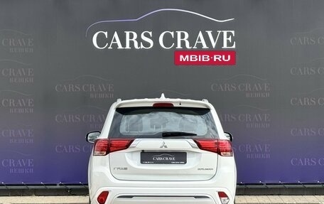 Mitsubishi Outlander III рестайлинг 3, 2022 год, 3 200 000 рублей, 6 фотография
