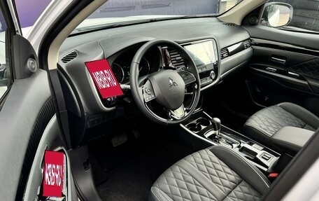 Mitsubishi Outlander III рестайлинг 3, 2022 год, 3 200 000 рублей, 9 фотография