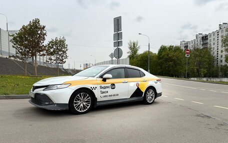 Toyota Camry, 2019 год, 1 850 000 рублей, 2 фотография
