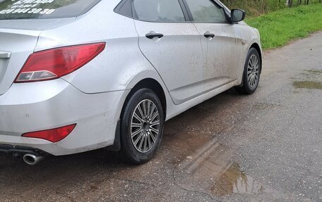 Hyundai Solaris II рестайлинг, 2013 год, 580 000 рублей, 2 фотография