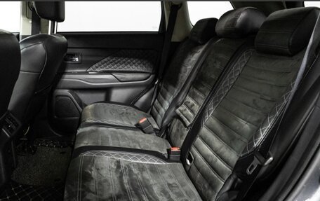 Mitsubishi Outlander III рестайлинг 3, 2019 год, 2 100 000 рублей, 5 фотография