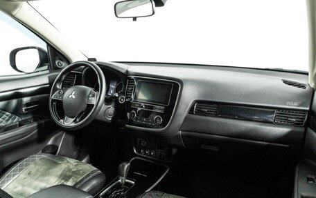 Mitsubishi Outlander III рестайлинг 3, 2019 год, 2 100 000 рублей, 6 фотография