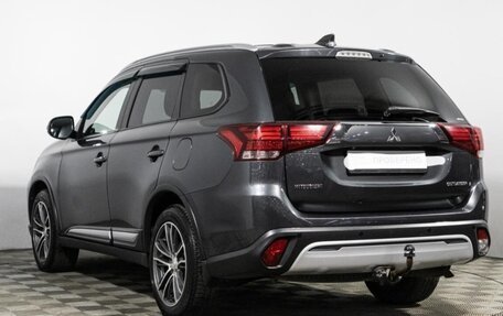 Mitsubishi Outlander III рестайлинг 3, 2019 год, 2 100 000 рублей, 4 фотография